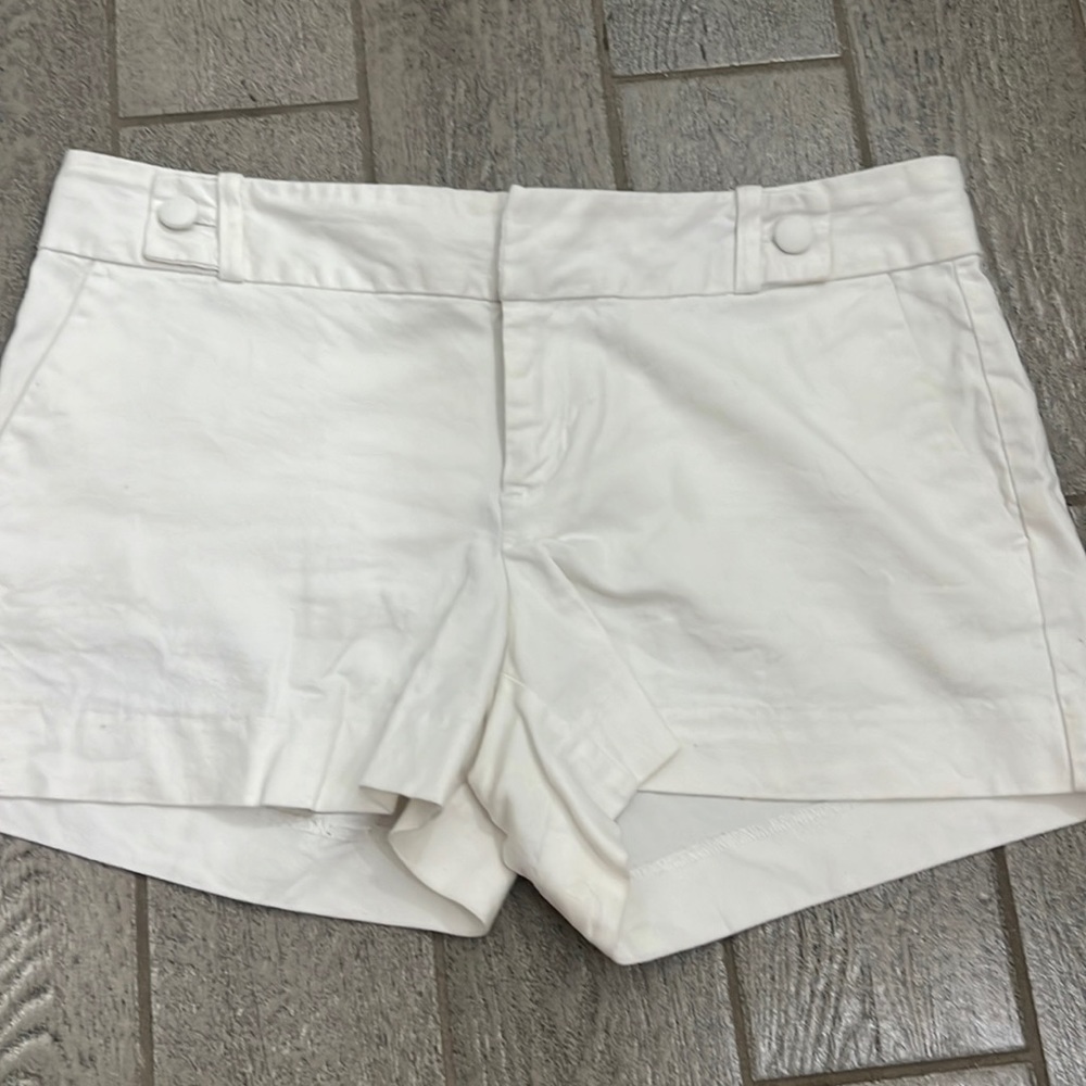 Banana Republic White Shorts. Size 6